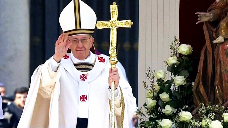 Pope Francis wearing the pallium